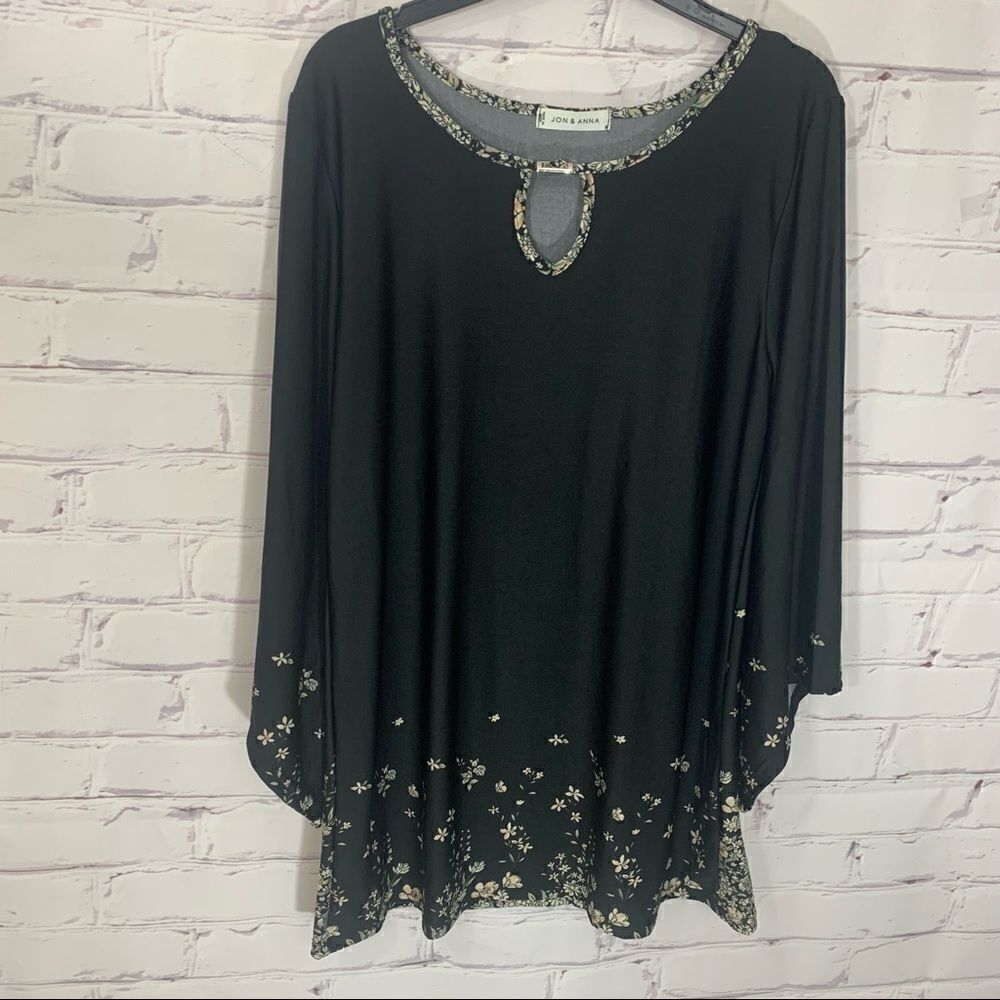 ‎Jon and Anna small top